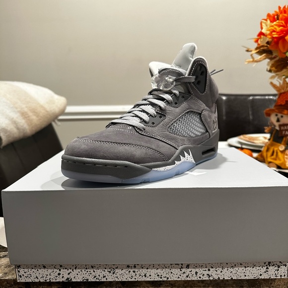 Jordan 5 Men's Wolf Gray Sneakers - Picture 2 of 6